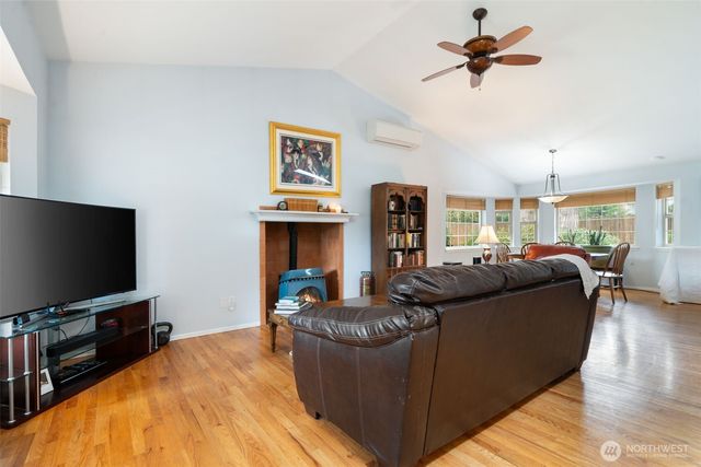 671 E Old Ranch Road, Allyn, WA 98524