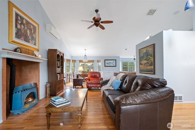 671 E Old Ranch Road, Allyn, WA 98524