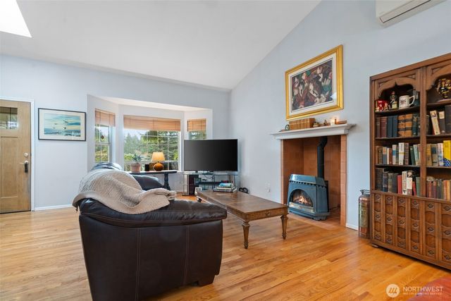 671 E Old Ranch Road, Allyn, WA 98524