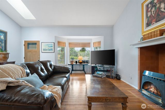 671 E Old Ranch Road, Allyn, WA 98524