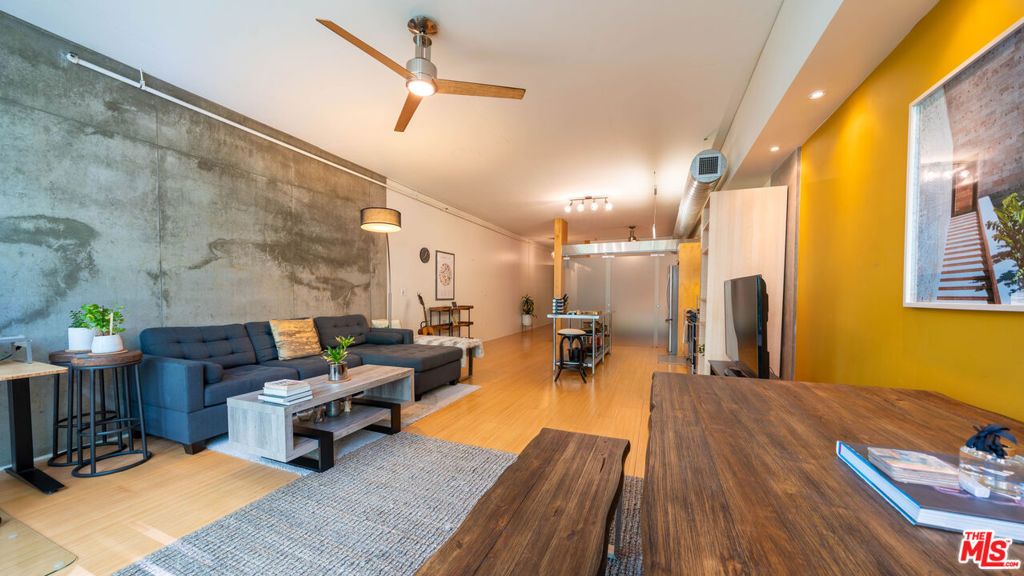 Image 1 of property listing at 1111 S Grand Avenue 605, Los Angeles, CA 90015