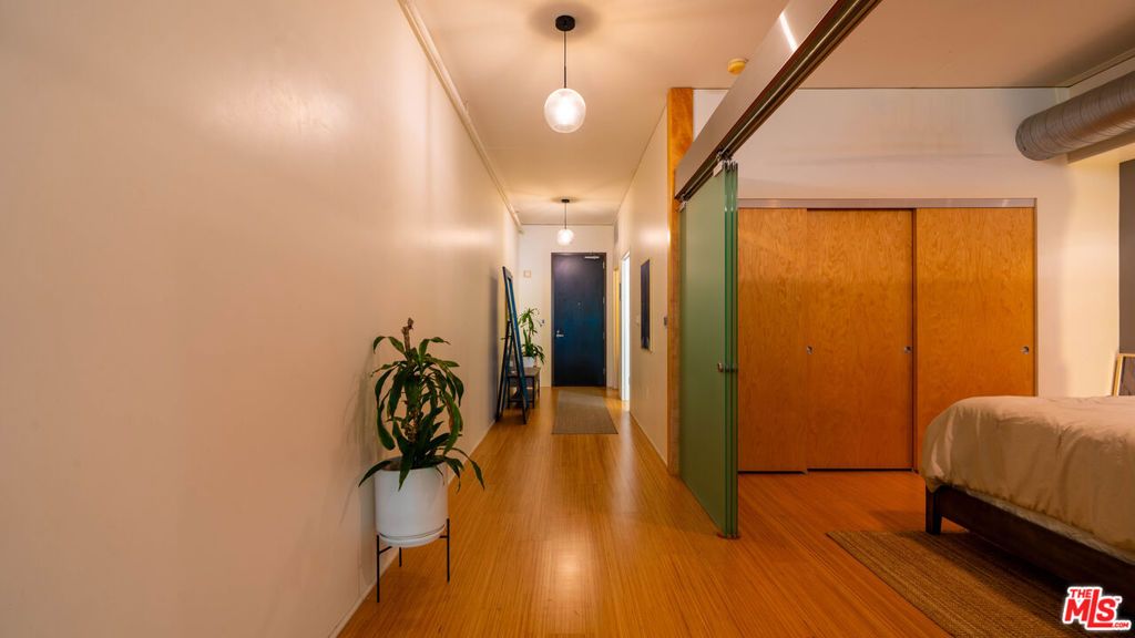 Image 11 of property listing at 1111 S Grand Avenue 605, Los Angeles, CA 90015