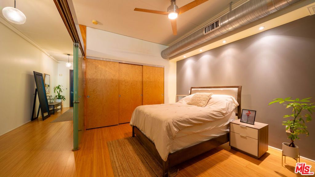 Image 12 of property listing at 1111 S Grand Avenue 605, Los Angeles, CA 90015