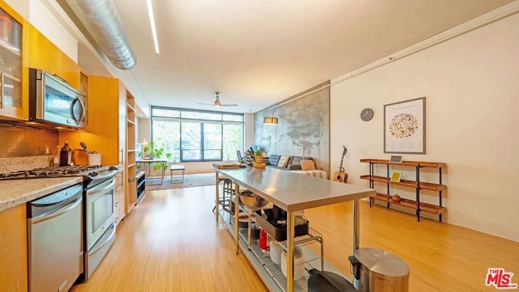 Image 2 of property listing at 1111 S Grand Avenue 605, Los Angeles, CA 90015