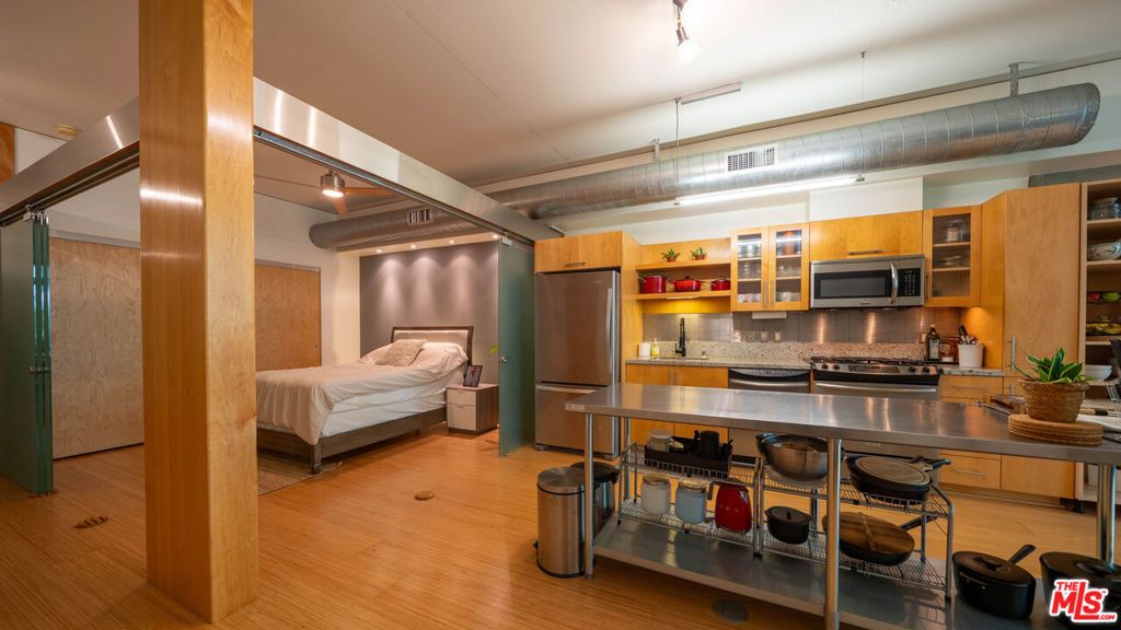 Image 22 of property listing at 1111 S Grand Avenue 605, Los Angeles, CA 90015