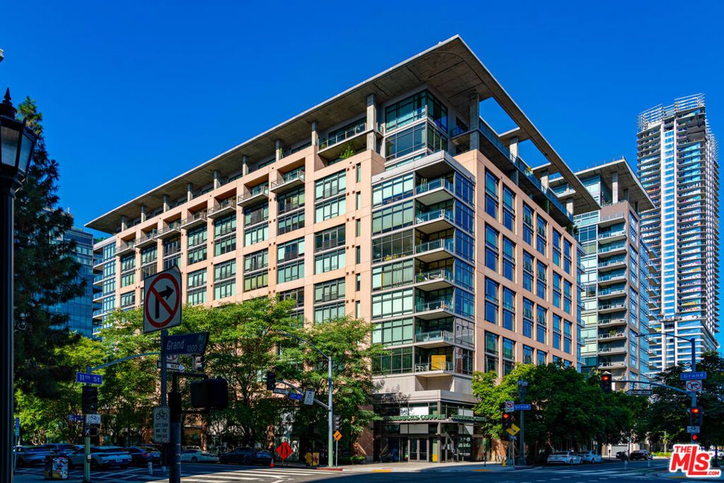 Image 24 of property listing at 1111 S Grand Avenue 605, Los Angeles, CA 90015