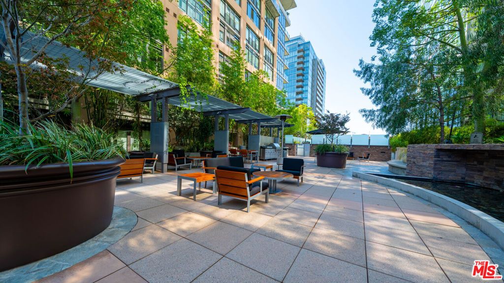 Image 30 of property listing at 1111 S Grand Avenue 605, Los Angeles, CA 90015