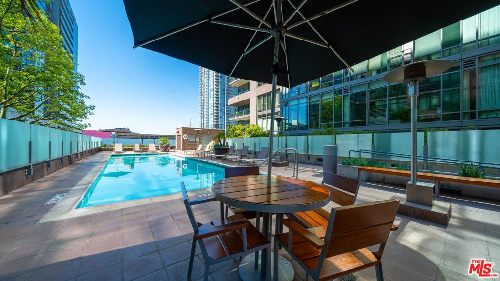 Image 33 of property listing at 1111 S Grand Avenue 605, Los Angeles, CA 90015