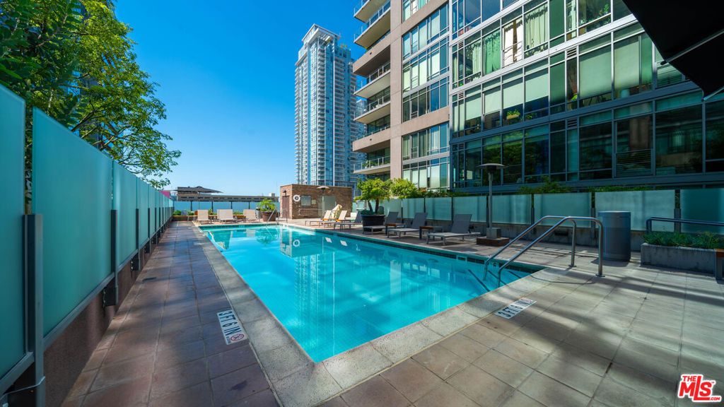 Image 34 of property listing at 1111 S Grand Avenue 605, Los Angeles, CA 90015