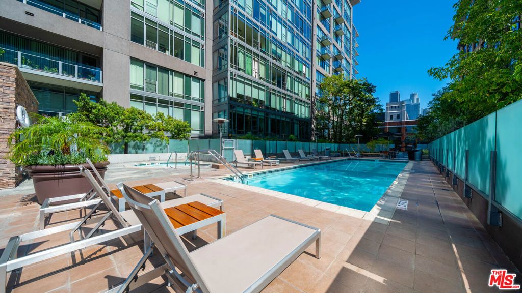 Image 35 of property listing at 1111 S Grand Avenue 605, Los Angeles, CA 90015