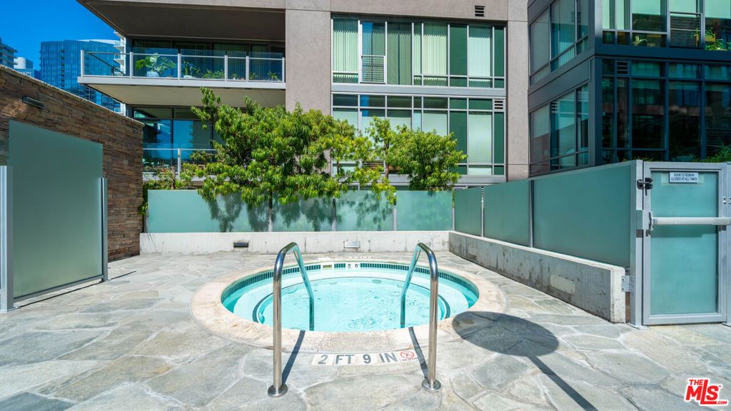 Image 36 of property listing at 1111 S Grand Avenue 605, Los Angeles, CA 90015
