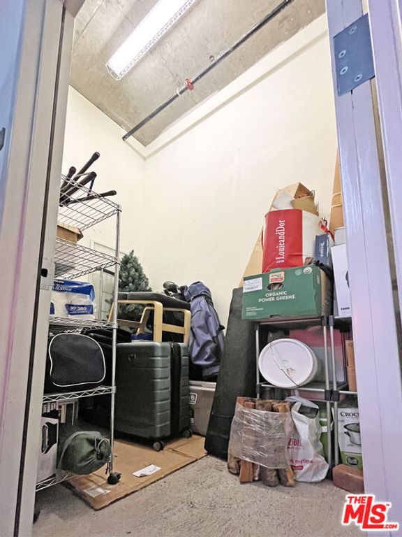 Image 39 of property listing at 1111 S Grand Avenue 605, Los Angeles, CA 90015