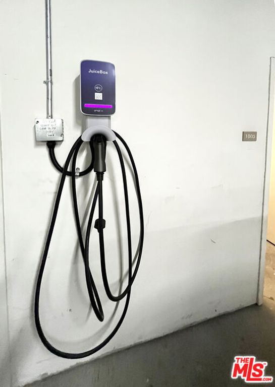 Image 40 of property listing at 1111 S Grand Avenue 605, Los Angeles, CA 90015