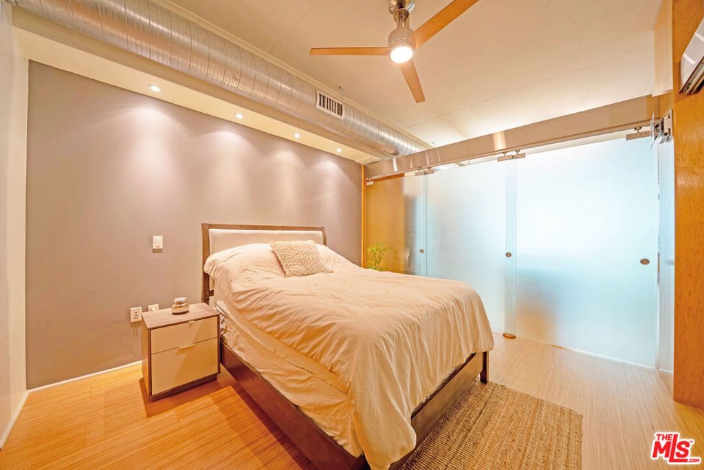 Image 41 of property listing at 1111 S Grand Avenue 605, Los Angeles, CA 90015