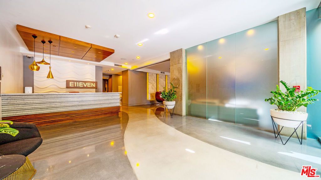 Image 6 of property listing at 1111 S Grand Avenue 605, Los Angeles, CA 90015