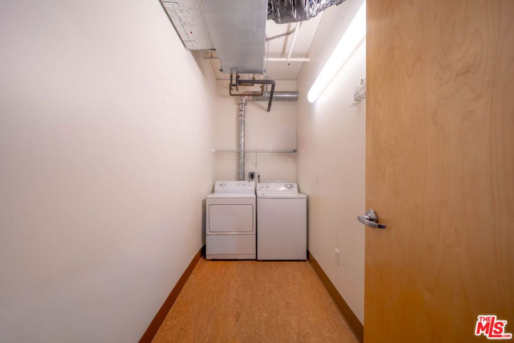 Image 8 of property listing at 1111 S Grand Avenue 605, Los Angeles, CA 90015