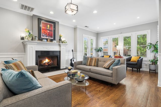 5305 W Addison Street, Chicago, IL 60641