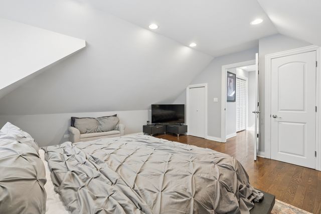 5305 W Addison Street, Chicago, IL 60641