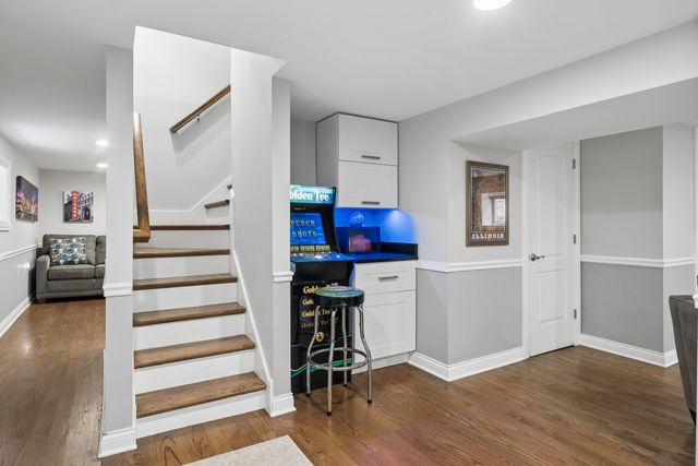 5305 W Addison Street, Chicago, IL 60641