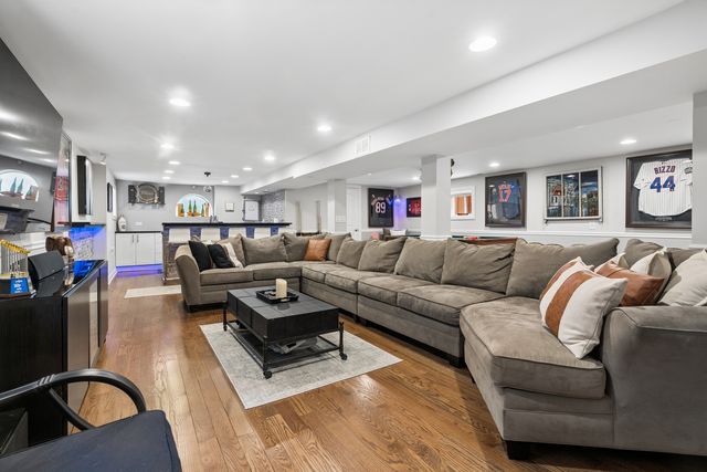 5305 W Addison Street, Chicago, IL 60641