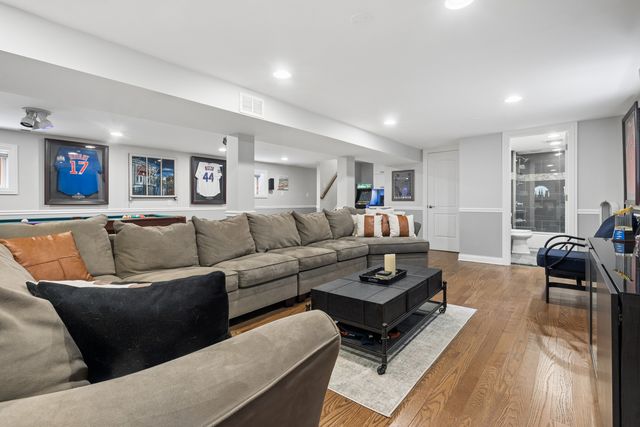 5305 W Addison Street, Chicago, IL 60641