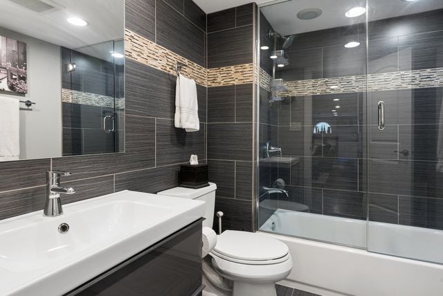 5305 W Addison Street, Chicago, IL 60641