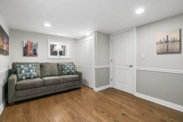 5305 W Addison Street, Chicago, IL 60641