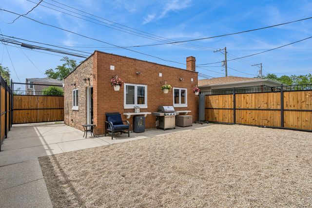 5305 W Addison Street, Chicago, IL 60641
