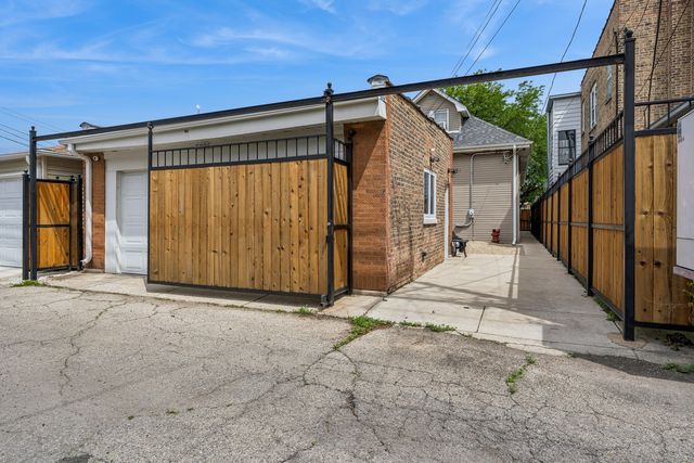 5305 W Addison Street, Chicago, IL 60641