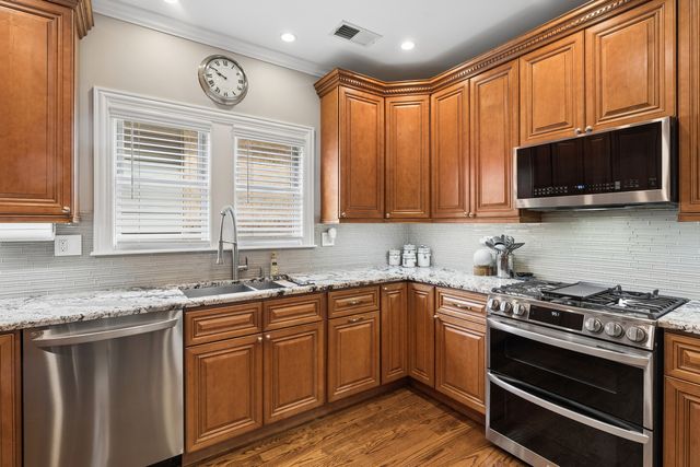 5305 W Addison Street, Chicago, IL 60641