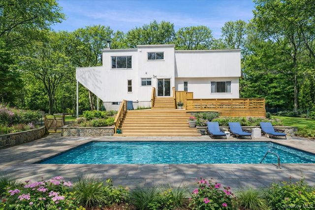 14 Old Trail Road, Water Mill, NY 11976