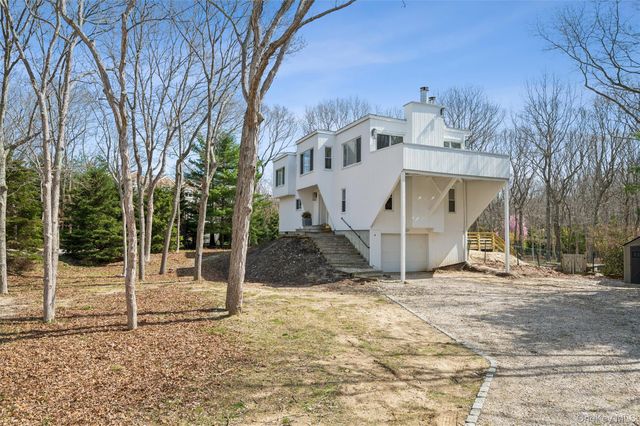 14 Old Trail Road, Water Mill, NY 11976