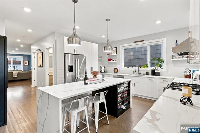 209 Wayne Avenue A, Cliffside Park, NJ 07010