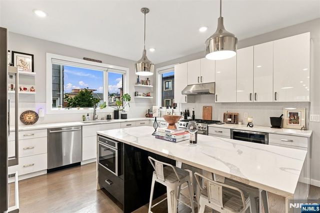 209 Wayne Avenue A, Cliffside Park, NJ 07010