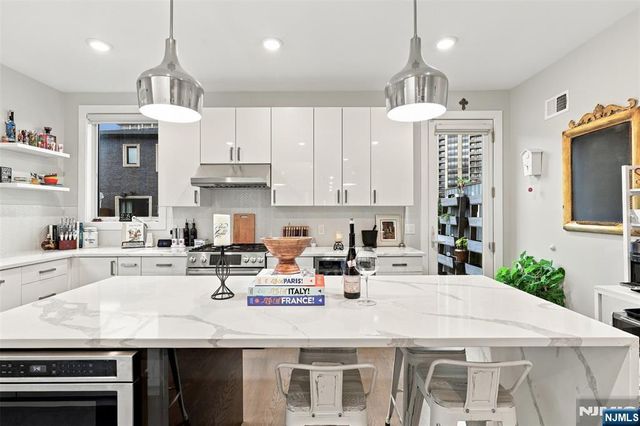 209 Wayne Avenue A, Cliffside Park, NJ 07010