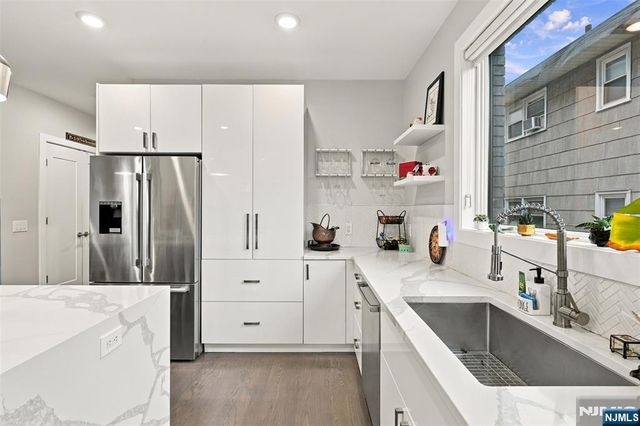 209 Wayne Avenue A, Cliffside Park, NJ 07010