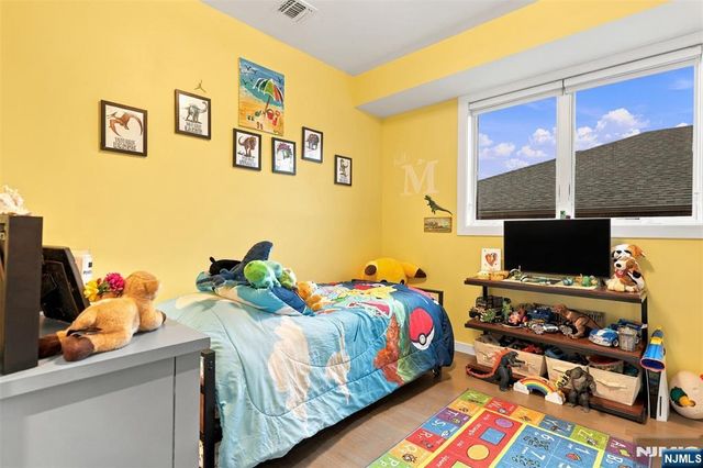 209 Wayne Avenue A, Cliffside Park, NJ 07010