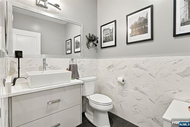 209 Wayne Avenue A, Cliffside Park, NJ 07010