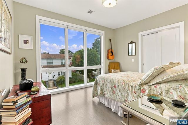 209 Wayne Avenue A, Cliffside Park, NJ 07010