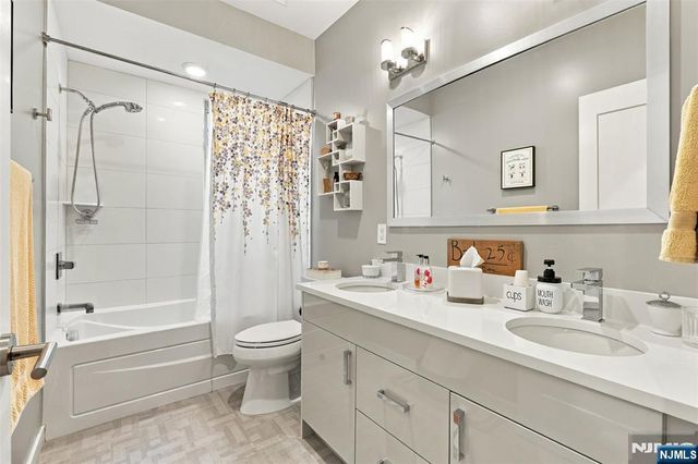 209 Wayne Avenue A, Cliffside Park, NJ 07010