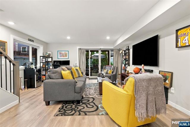 209 Wayne Avenue A, Cliffside Park, NJ 07010