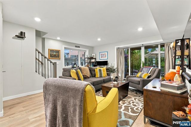 209 Wayne Avenue A, Cliffside Park, NJ 07010