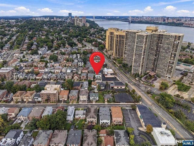 209 Wayne Avenue A, Cliffside Park, NJ 07010