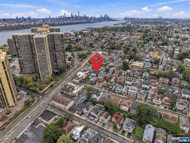 209 Wayne Avenue A, Cliffside Park, NJ 07010