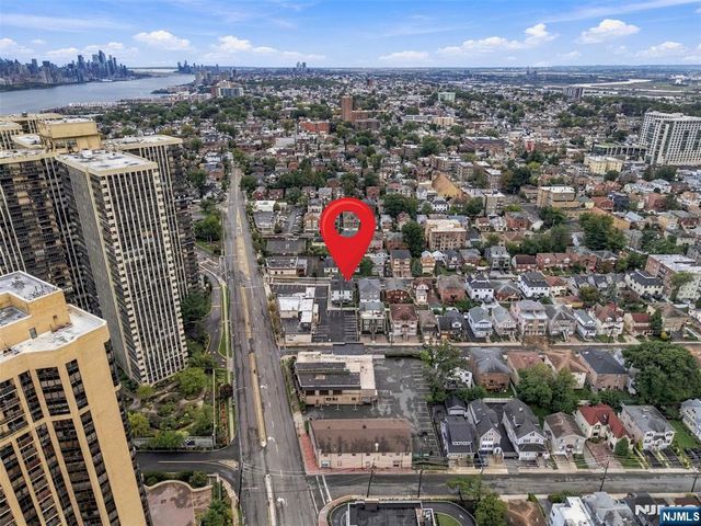 209 Wayne Avenue A, Cliffside Park, NJ 07010