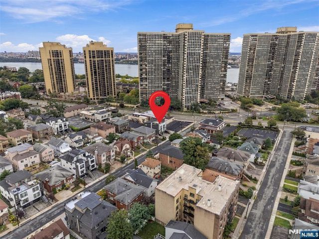 209 Wayne Avenue A, Cliffside Park, NJ 07010