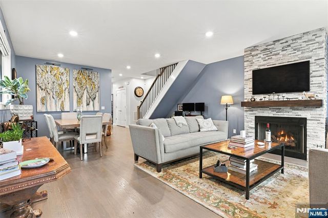 209 Wayne Avenue A, Cliffside Park, NJ 07010