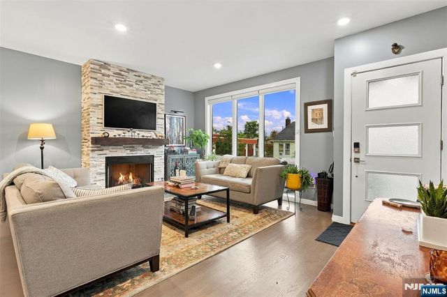 209 Wayne Avenue A, Cliffside Park, NJ 07010