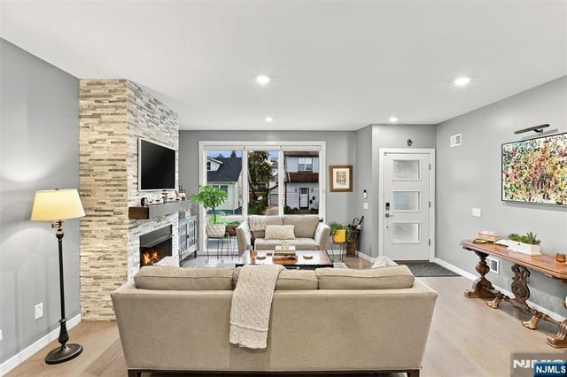 209 Wayne Avenue A, Cliffside Park, NJ 07010
