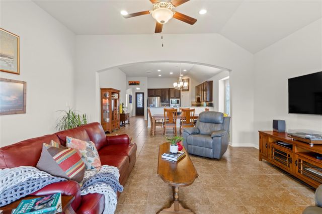 242 S Sage HOLW, Dripping Springs, TX 78620